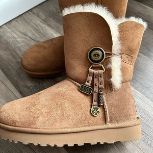 Ugg size 6 woman’s brand new